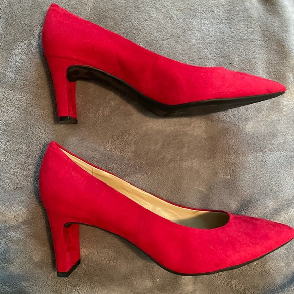 Unisa Res  Fabric Pumps - Picture 4 of 4